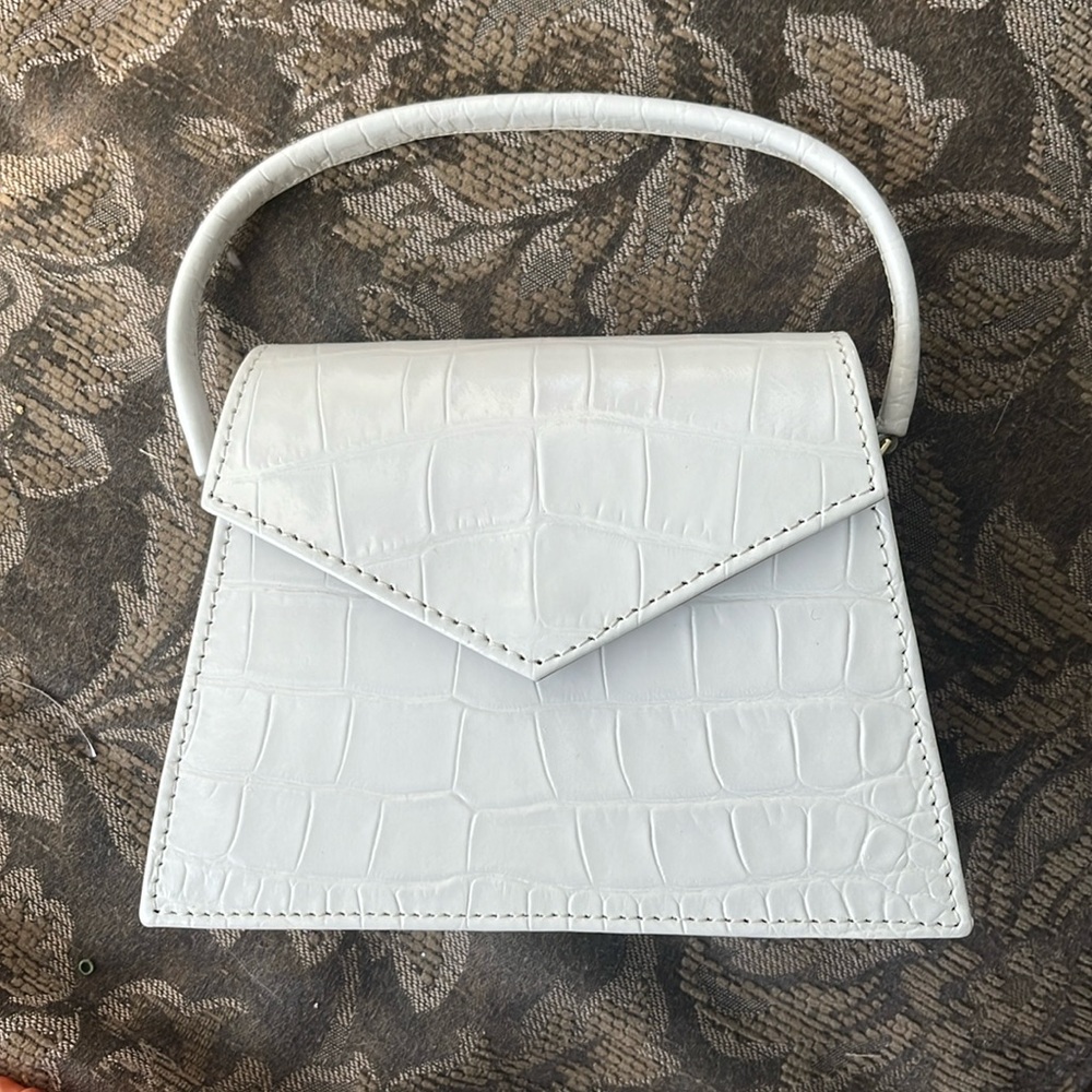 Brand new WHITE Anima Iris Purse. Selling Items due to LA fires.
